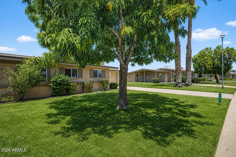 11016 Coggins Dr, Sun City, AZ 85351