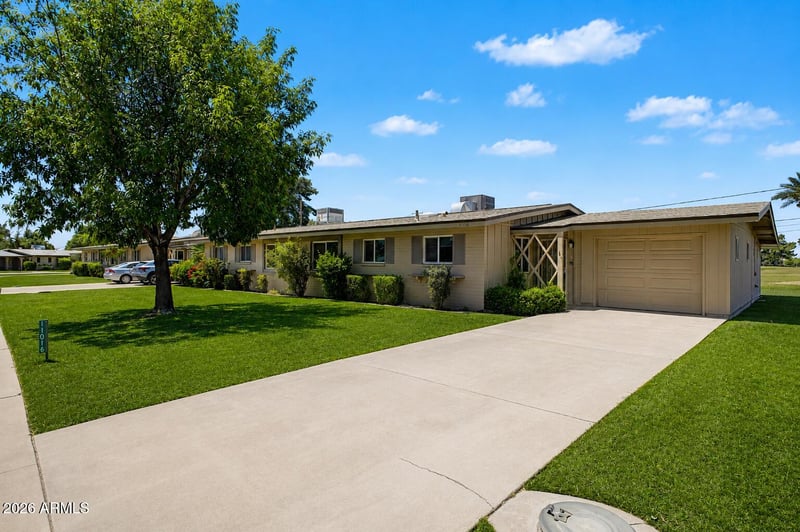 11016 Coggins Dr, Sun City, AZ 85351