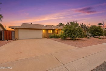 11016 Meade Dr, Sun City, AZ 85351