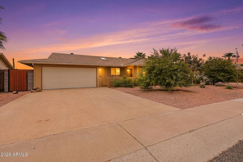 11016 Meade Dr, Sun City, AZ 85351