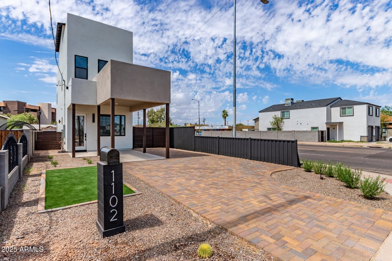 1102 4th Ave, Phoenix, AZ 85003