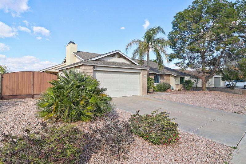 1102 E Paradise Ln, Phoenix, AZ 85022