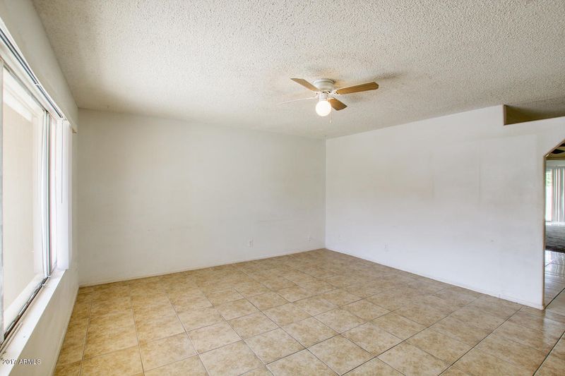 1102 E Winston Dr, Phoenix, AZ 85042