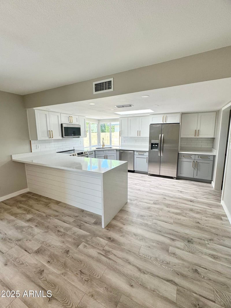 1102 Grandview Rd, Phoenix, AZ 85022