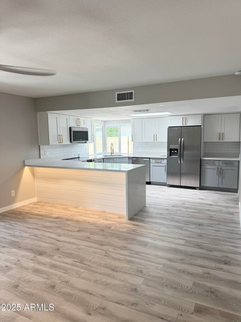 1102 Grandview Rd, Phoenix, AZ 85022