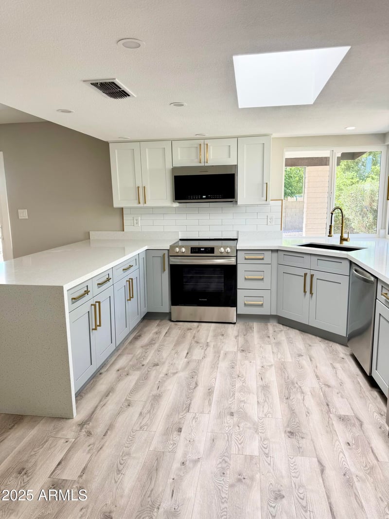 1102 Grandview Rd, Phoenix, AZ 85022