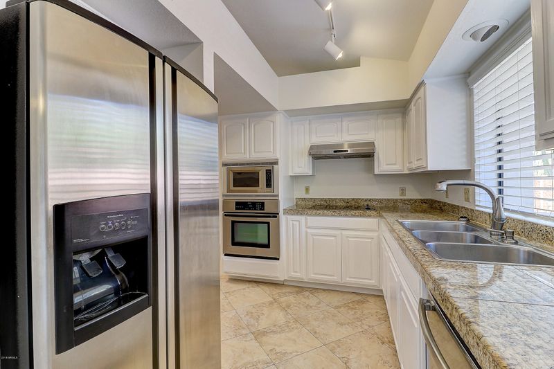 11020 N 10th St, Phoenix, AZ 85020