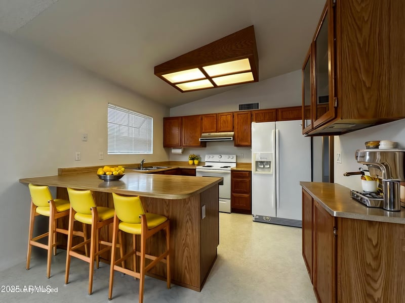 11022 Iroquois Dr, Phoenix, AZ 85044