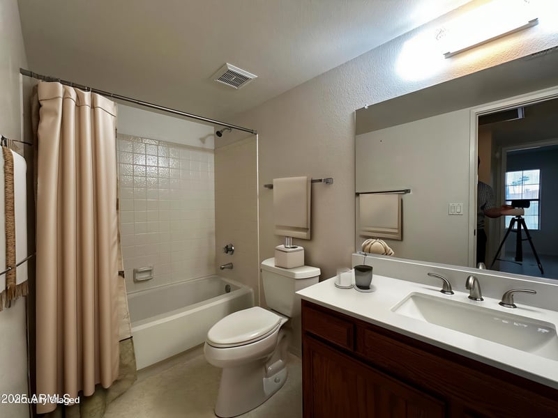 11022 Iroquois Dr, Phoenix, AZ 85044