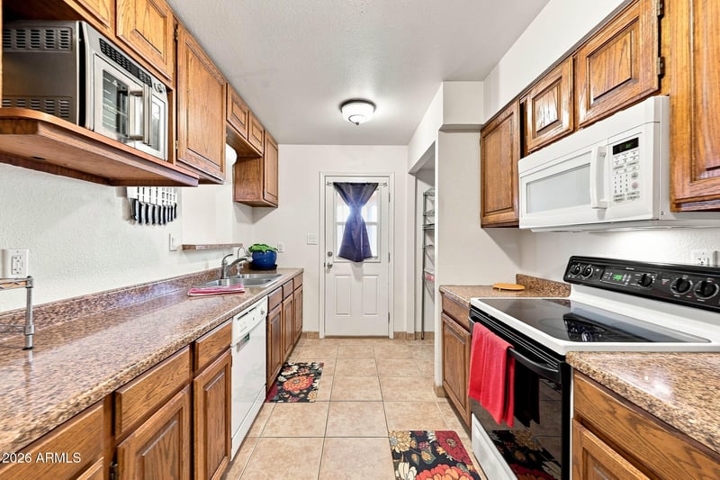 11025 N 43rd Dr, Glendale, AZ 85304
