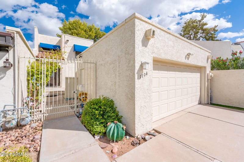 1104 E Driftwood Dr, Tempe, AZ 85283