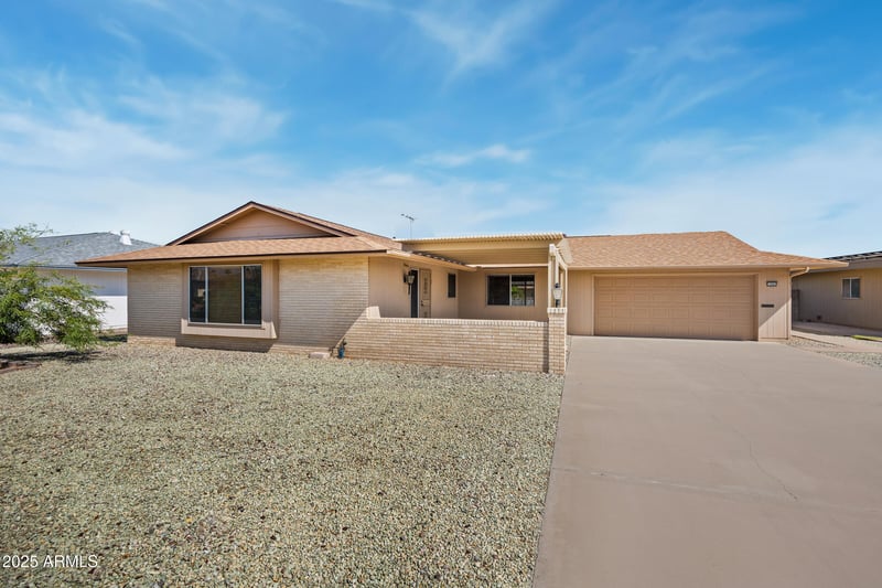 11041 Pleasant Valley Rd, Sun City, AZ 85351