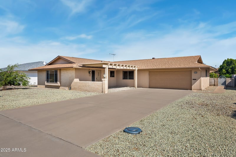 11041 Pleasant Valley Rd, Sun City, AZ 85351