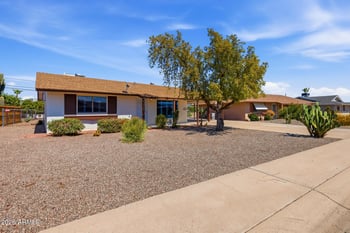11042 W Canterbury Dr, Sun City, AZ 85351