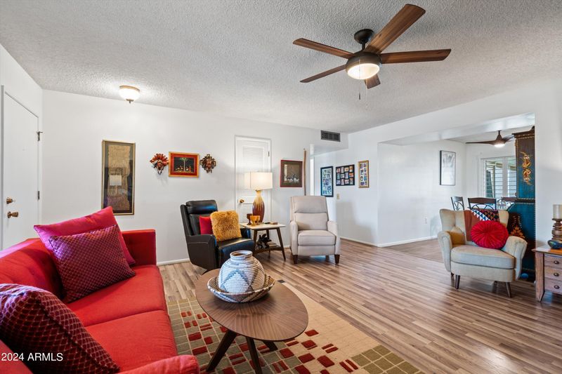 11045 W Tonada Dr, Sun City, AZ 85351