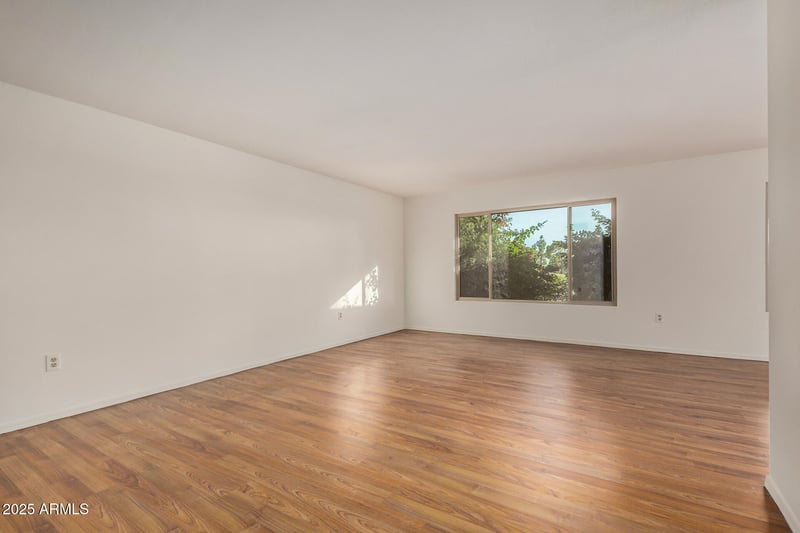 11049 Crestbrook Dr, Sun City, AZ 85351