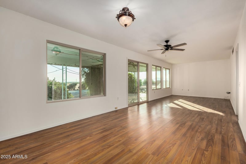 11049 Crestbrook Dr, Sun City, AZ 85351