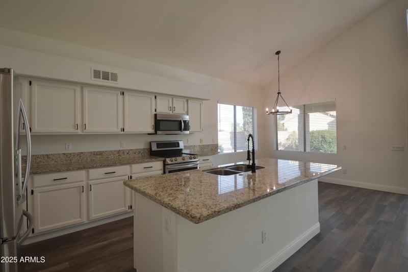 1105 Betty Elyse Ln, Phoenix, AZ 85023