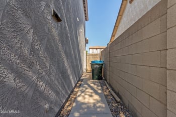 1105 Wong Way, Phoenix, AZ 85040