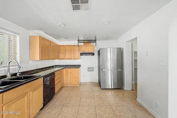 1106 Palm Ln, Phoenix, AZ 85006