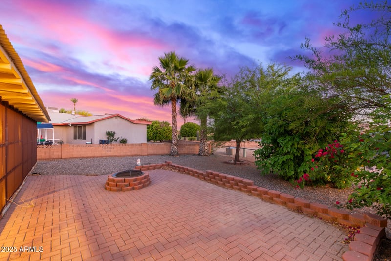 11067 White Mountain Rd, Sun City, AZ 85351