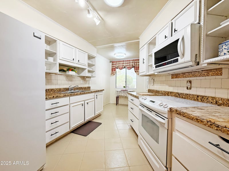 11078 Coggins Dr, Sun City, AZ 85351