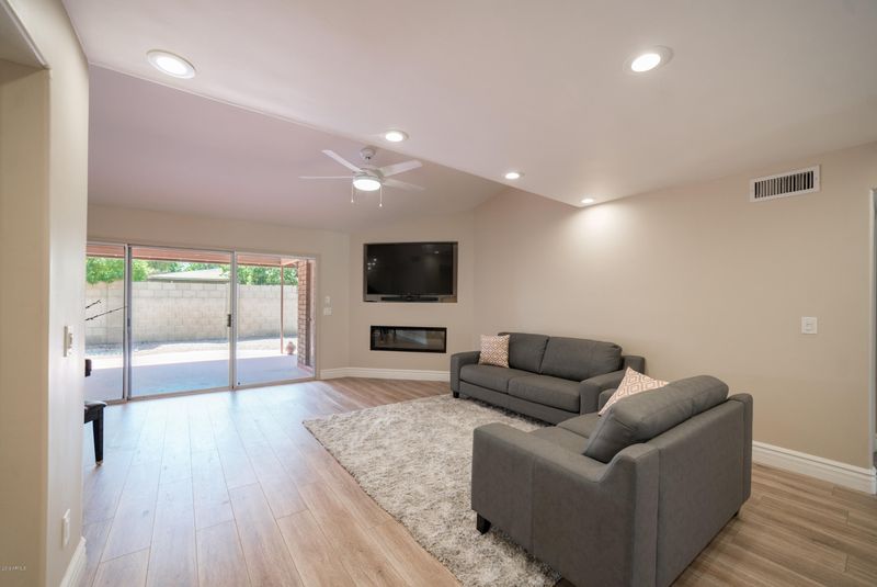 1109 E Wagon Wheel Dr, Phoenix, AZ 85020