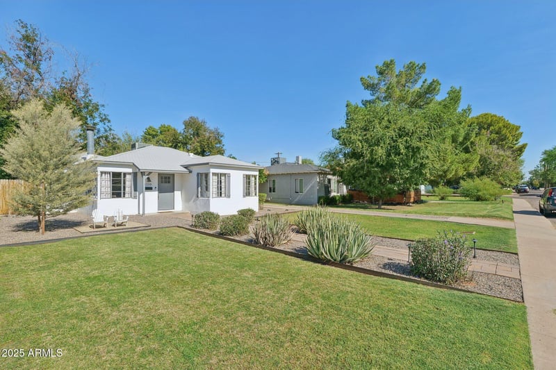 1110 Heatherbrae Dr, Phoenix, AZ 85013