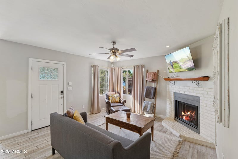 1110 Heatherbrae Dr, Phoenix, AZ 85013