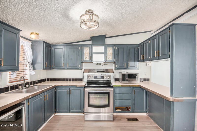 1110 Kachina Trl, Phoenix, AZ 85041