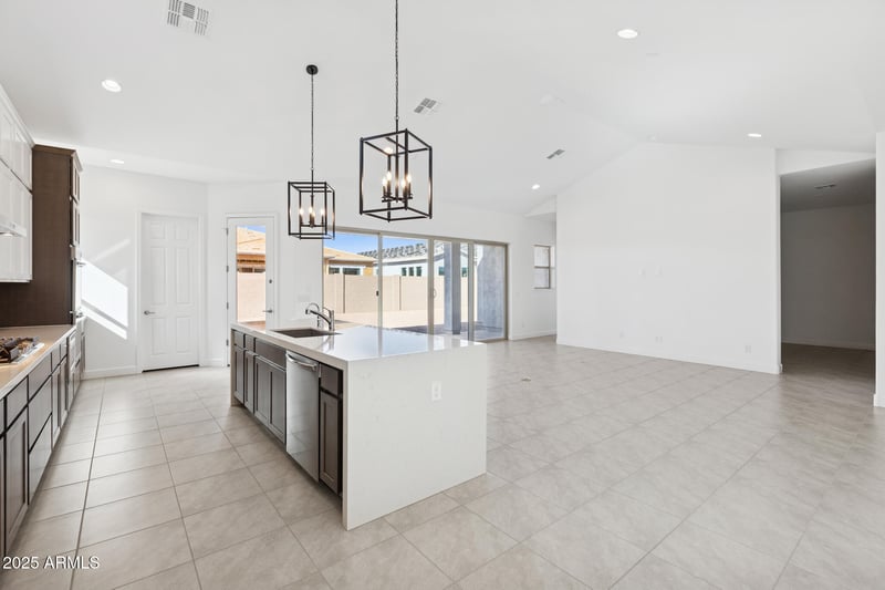 1110 W J Waltz Way, Apache Junction, AZ 85120