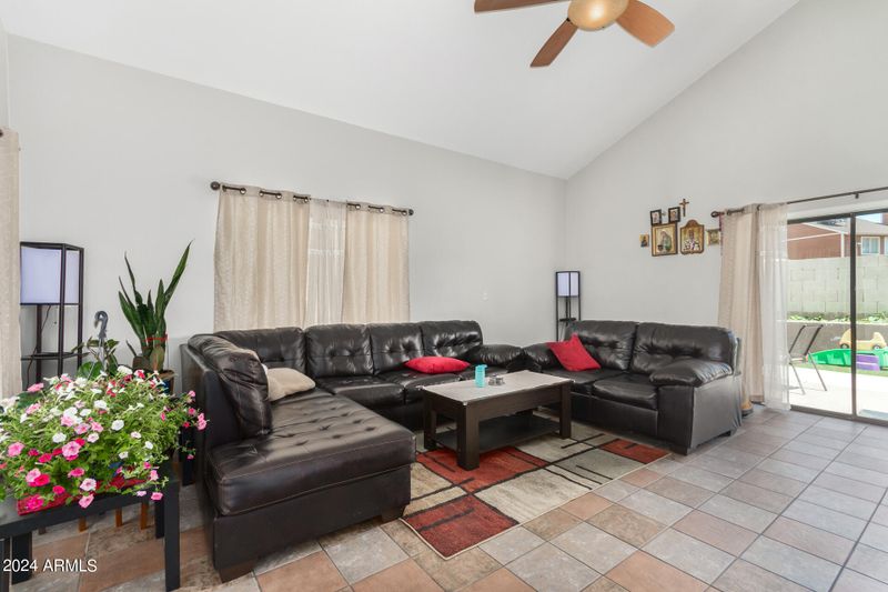 11101 N 82nd Dr, Peoria, AZ 85345