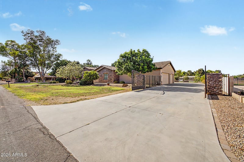 11102 Victoria St, Chandler, AZ 85248