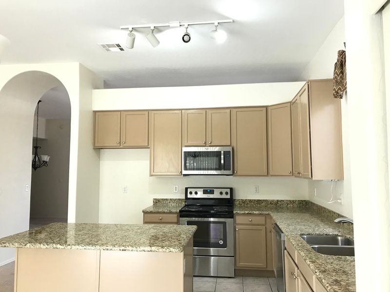 1111 E Potter Dr, Phoenix, AZ 85024