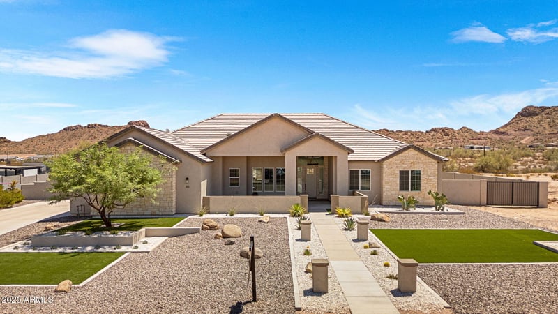 1111 Lucky Ln, San Tan Valley, AZ 85144