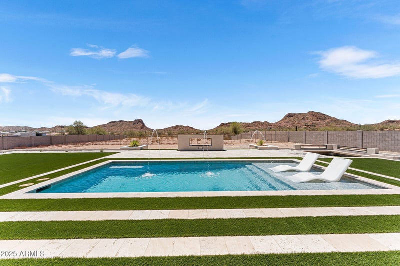 1111 Lucky Ln, San Tan Valley, AZ 85144