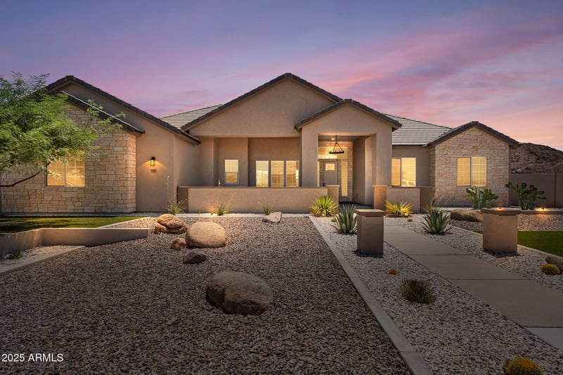 1111 Lucky Ln, San Tan Valley, AZ 85144