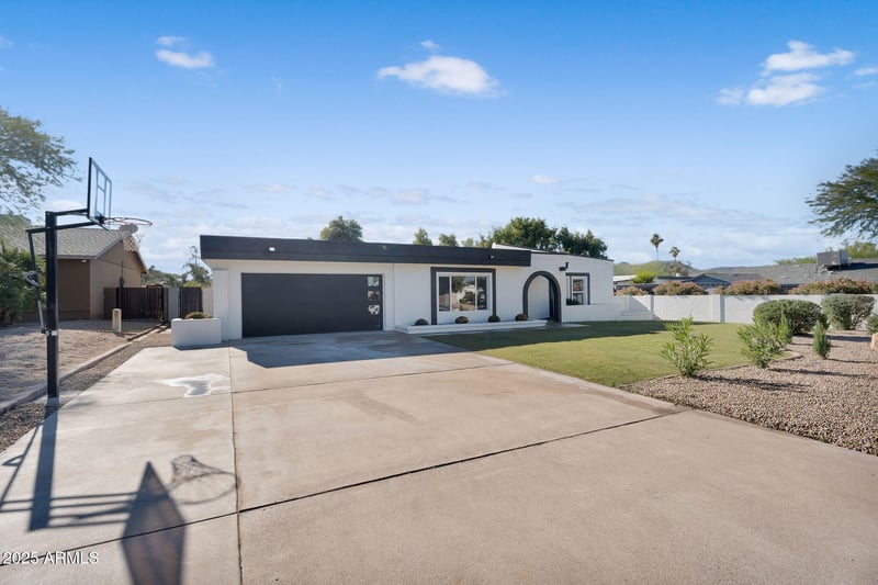 1111 Village Circle Dr, Phoenix, AZ 85022