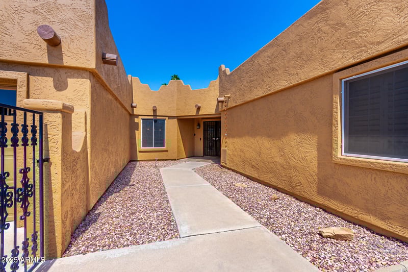 11114 Palmeras Dr, Sun City, AZ 85373