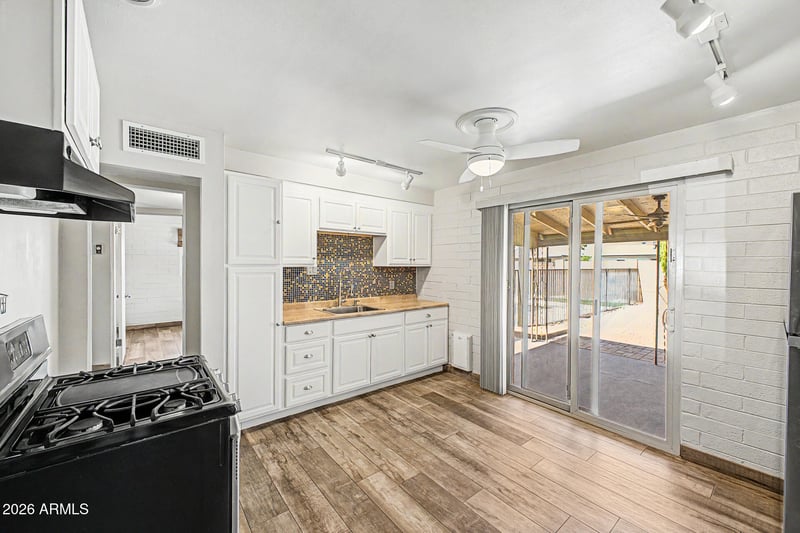 11118 W Iowa Ave, Youngtown, AZ 85363