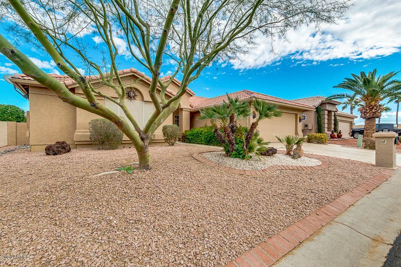 11132 E Flintlock Dr, Sun Lakes, AZ 85248