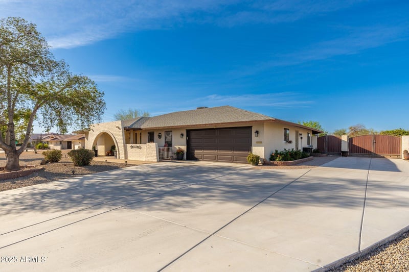 11138 Hatcher Rd, Sun City, AZ 85351