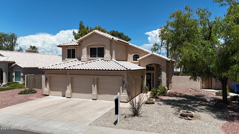 1114 W Betty Elyse Ln, Phoenix, AZ 85023