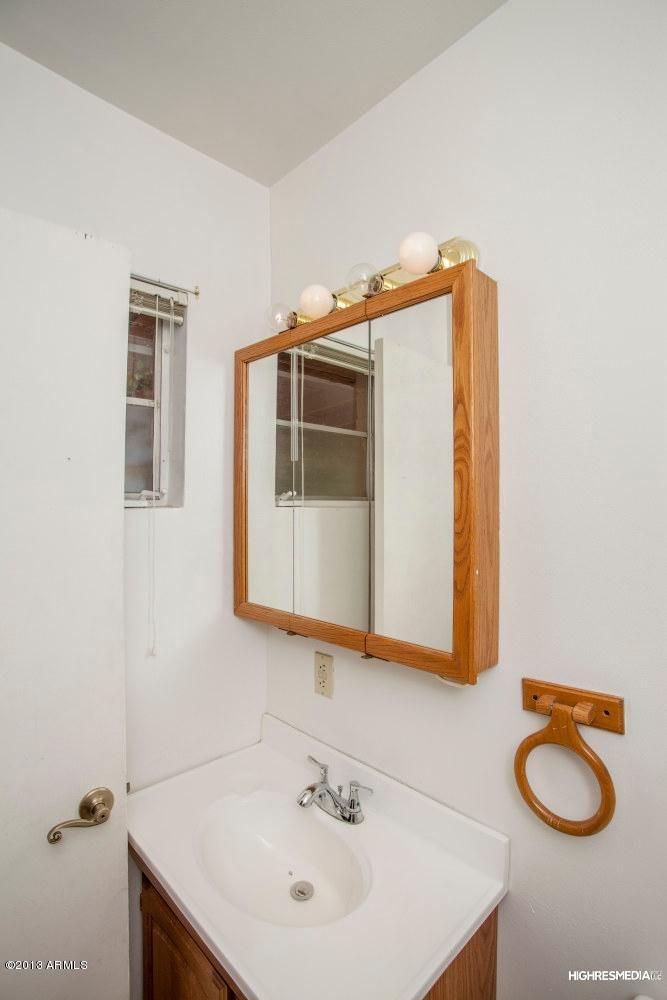1119 E Lawrence Rd, Phoenix, AZ 85014