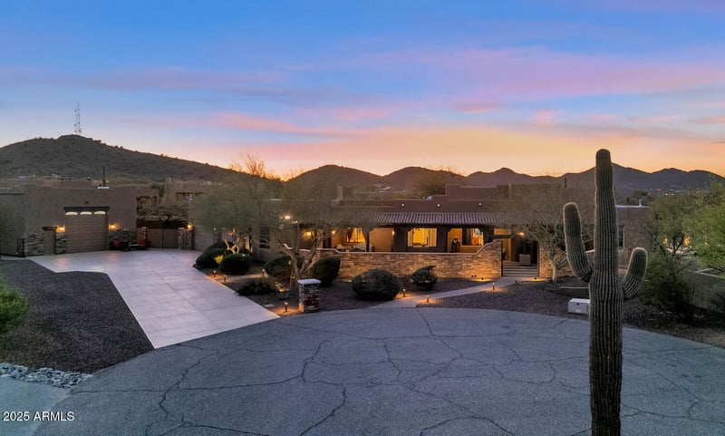 112 Sagebrush Dr, Phoenix, AZ 85085