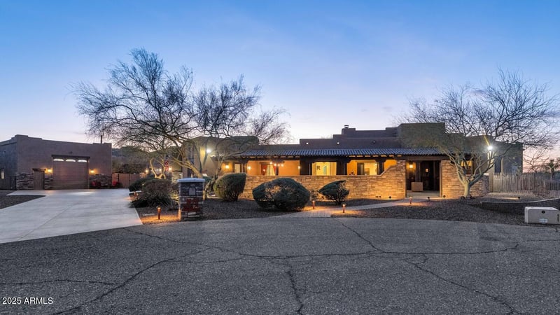 112 Sagebrush Dr, Phoenix, AZ 85085