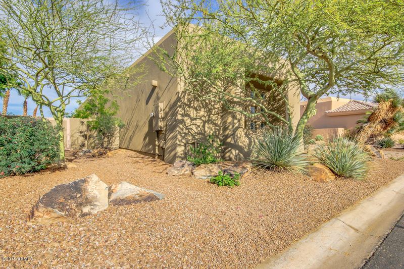 1120 E Thunderhill Pl, Phoenix, AZ 85048