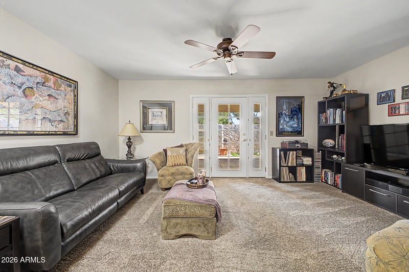 1121 E Cochise Dr, Phoenix, AZ 85020