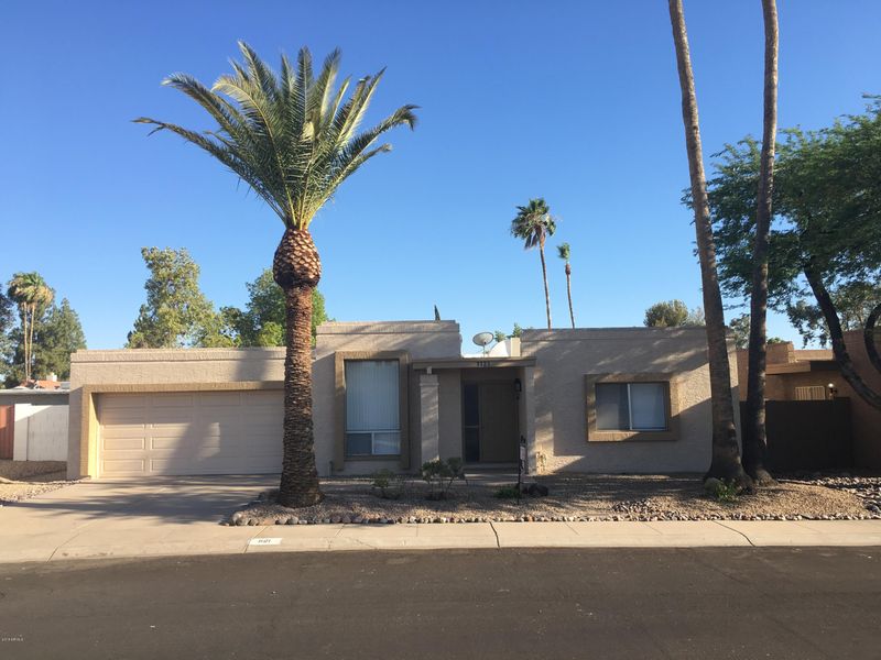 1121 E Michelle Dr, Phoenix, AZ 85022