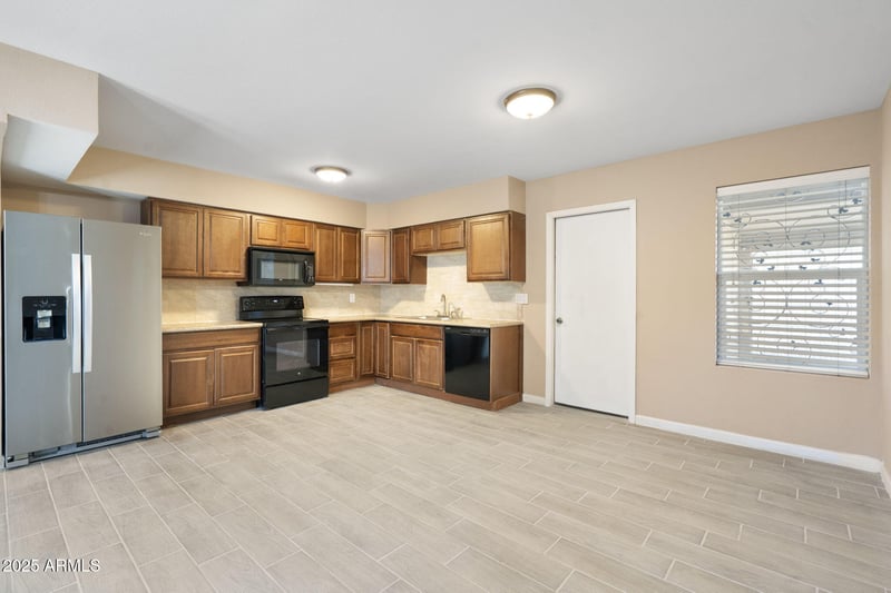 1121 Halstead Dr, Phoenix, AZ 85023